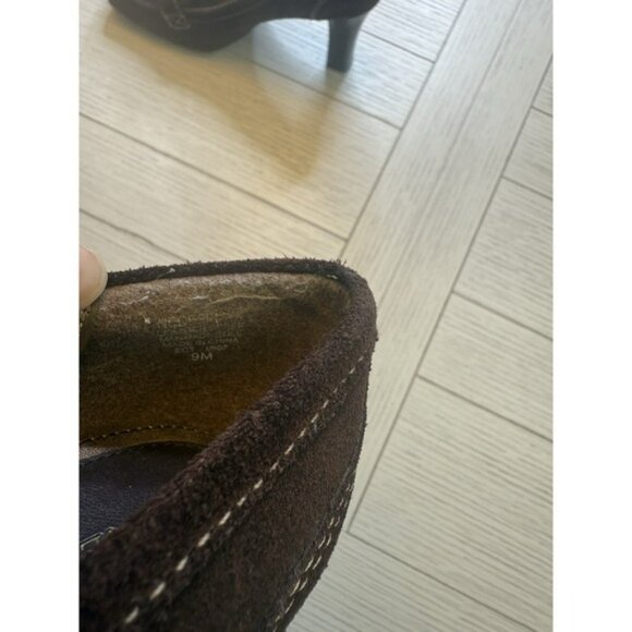 Nine & Co Ladies Brown Suede Pumps W/ Buckle, Square Toe & Contrast Stitching. 9 - Picture 9 of 10